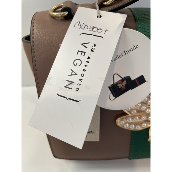 NWT Queen Bee Calin Collection Handbag Made Of VEGAN Leather Includes Wallet. - Picture 4 of 7
